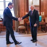 Harald de Noruega recibe al Presidente de Serbia tras recuperarse de un resfriado