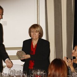 Pilar Bonet y los Reyes Felipe y Letizia en la entrega del Premio Francisco Cerecedo a Pilar Bonet