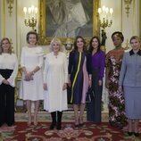 Sophie de Wessex, Matilde de Bélgica, la Reina Camilla, Mary de Dinamarca, Rania de Jordania y Olena Zelenska en una recepción contra la violencia de géner