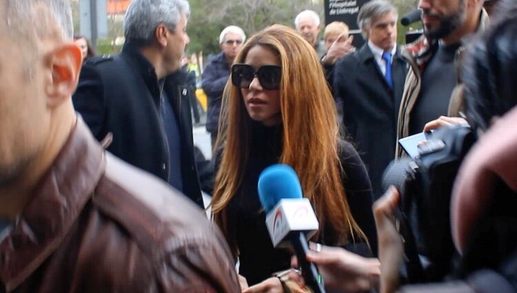 Shakira sale de los juzgados tras firmar su acuerdo de separación