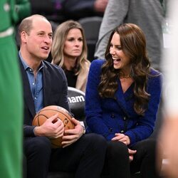 El Príncipe Guillermo y Kate Middleton muy sonrientes en un partido de la NBA entre los Boston Celtics y los Miami Heat