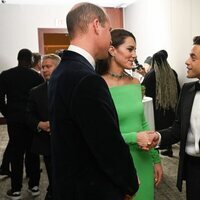 El Príncipe Guillermo y Kate Middleton hablando con Rami Malek en los Earthshot Prize 2022