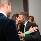 Kate Middleton y David Beckham se dan un beso en presencia del Príncipe Guillermo en los Earthshot Prize 2022