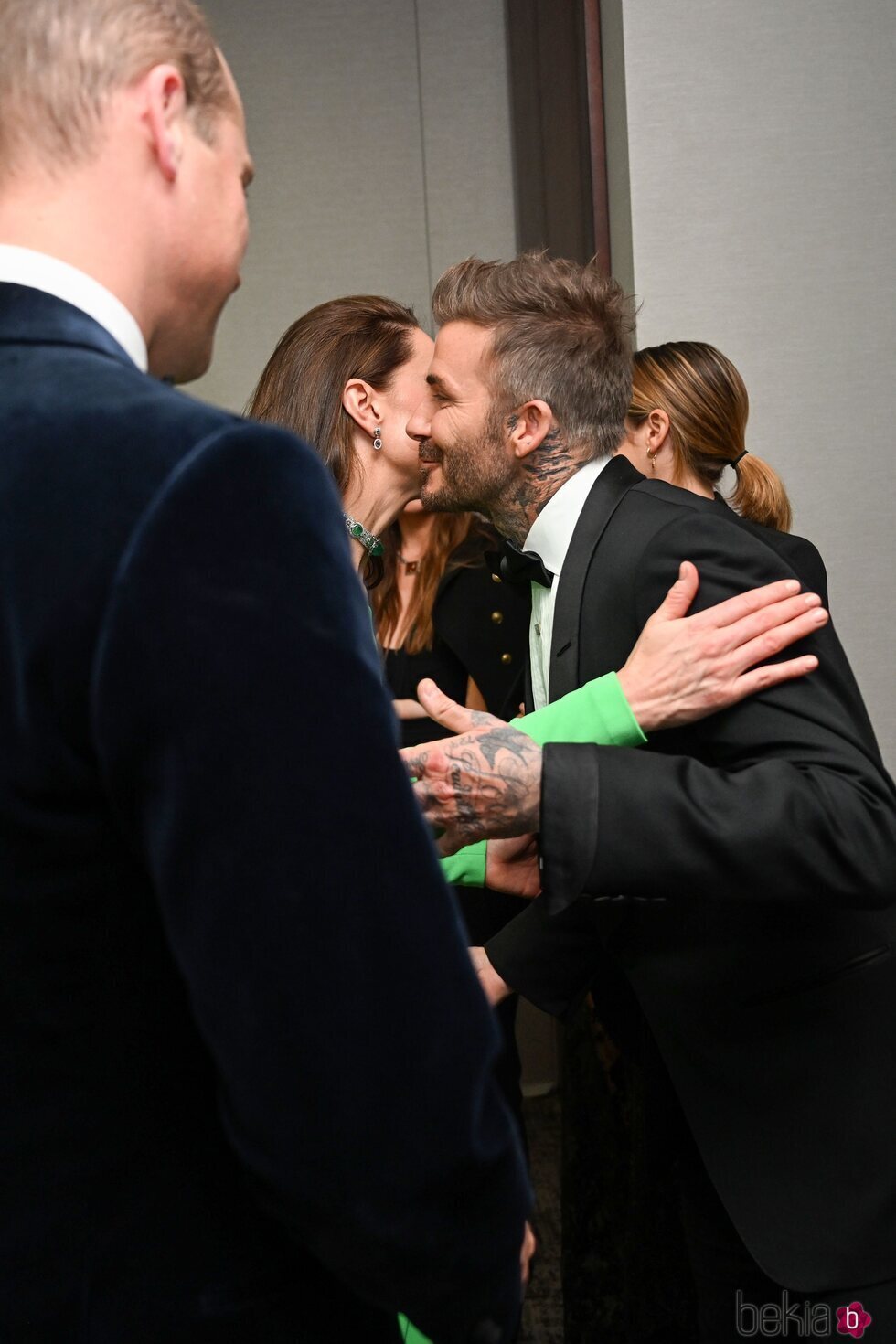 Kate Middleton y David Beckham se dan un beso en presencia del Príncipe Guillermo en los Earthshot Prize 2022