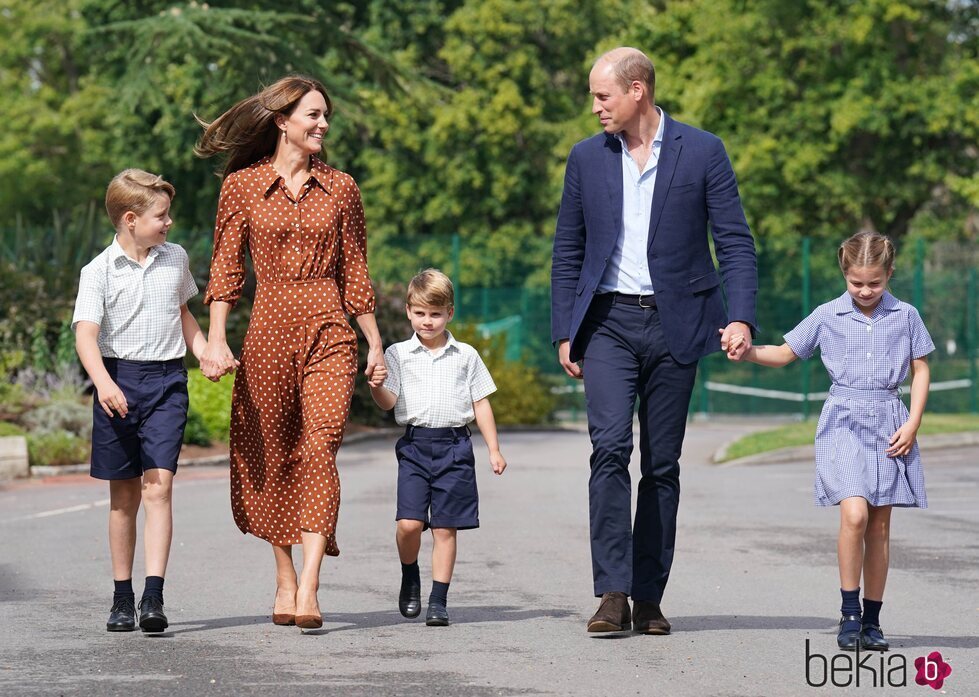El Príncipe Guillermo y Kate Middleton y sus hijos George, Charlotte y Louis en su primer día de colegio en Lambrook School