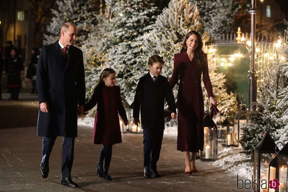 El Príncipe Guillermo y Kate Middleton asisten con sus hijos George y Charlotte al concierto de villancicos en la Abadía de Westminster