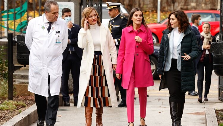 La Reina Letizia con Pilar Alegría e Isabel Díaz Ayuso en su visita al Hospital Infantil Universitario Niño Jesús