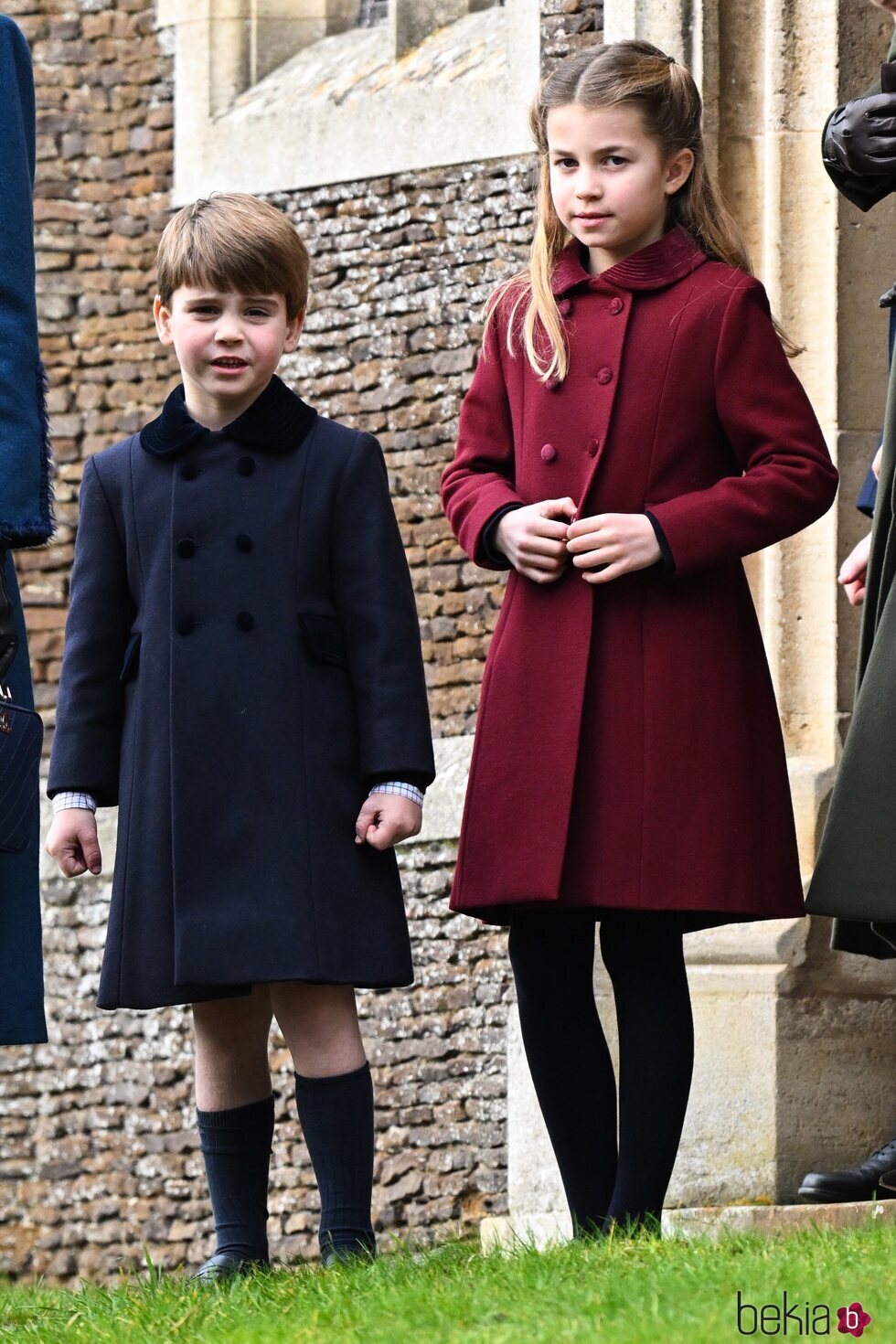 La Princesa Charlotte y el Príncipe Louis en la misa de Navidad 2022