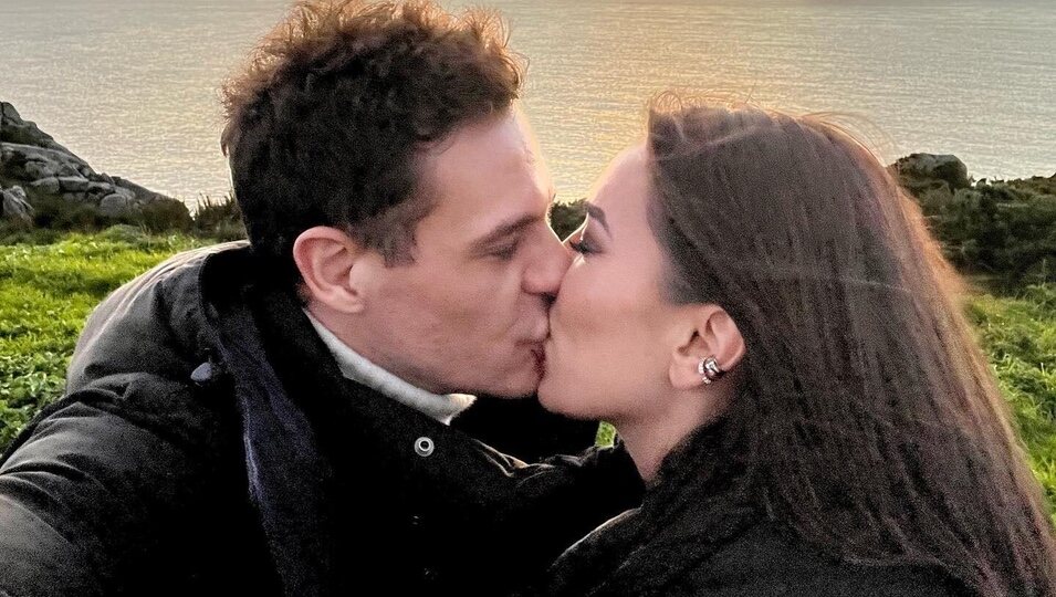 Christian Gálvez y Patricia Pardo dándose un beso