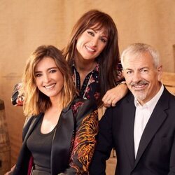 Sandra Barneda, Nagore Robles y Carlos Sobera posan como presentadores de 'Pesadilla en el Paraíso 2'