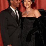 Rihanna y A$AP Rocky en los Globos de Oro 2023