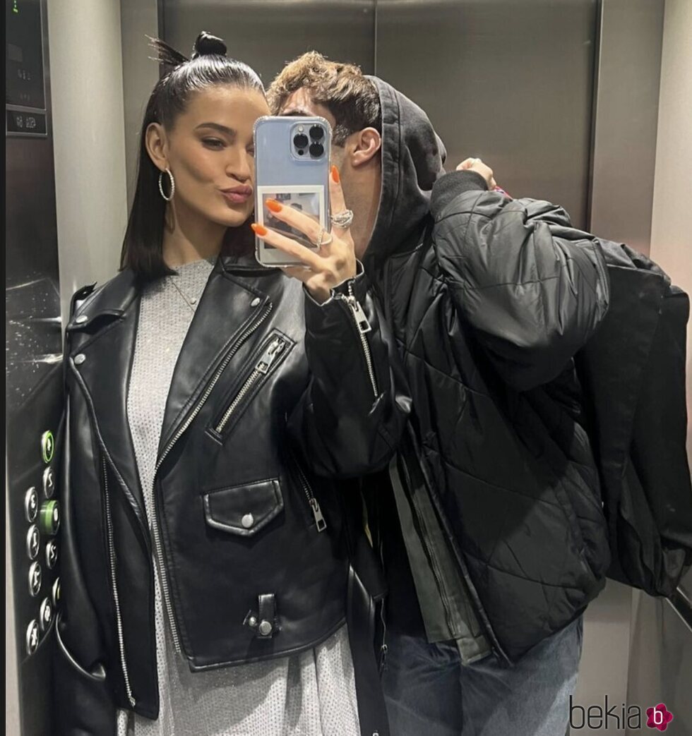 Laura Escanes con Álvaro de Luna en un ascensor