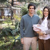 Fernando Fitz-James Stuart y Sofía Palazuelo con su hija Sofía en su presentación tras su nacimiento