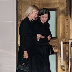 La Reina Letizia y Marie Chantal de Grecia tras la cena previa al funeral de Constantino de Grecia