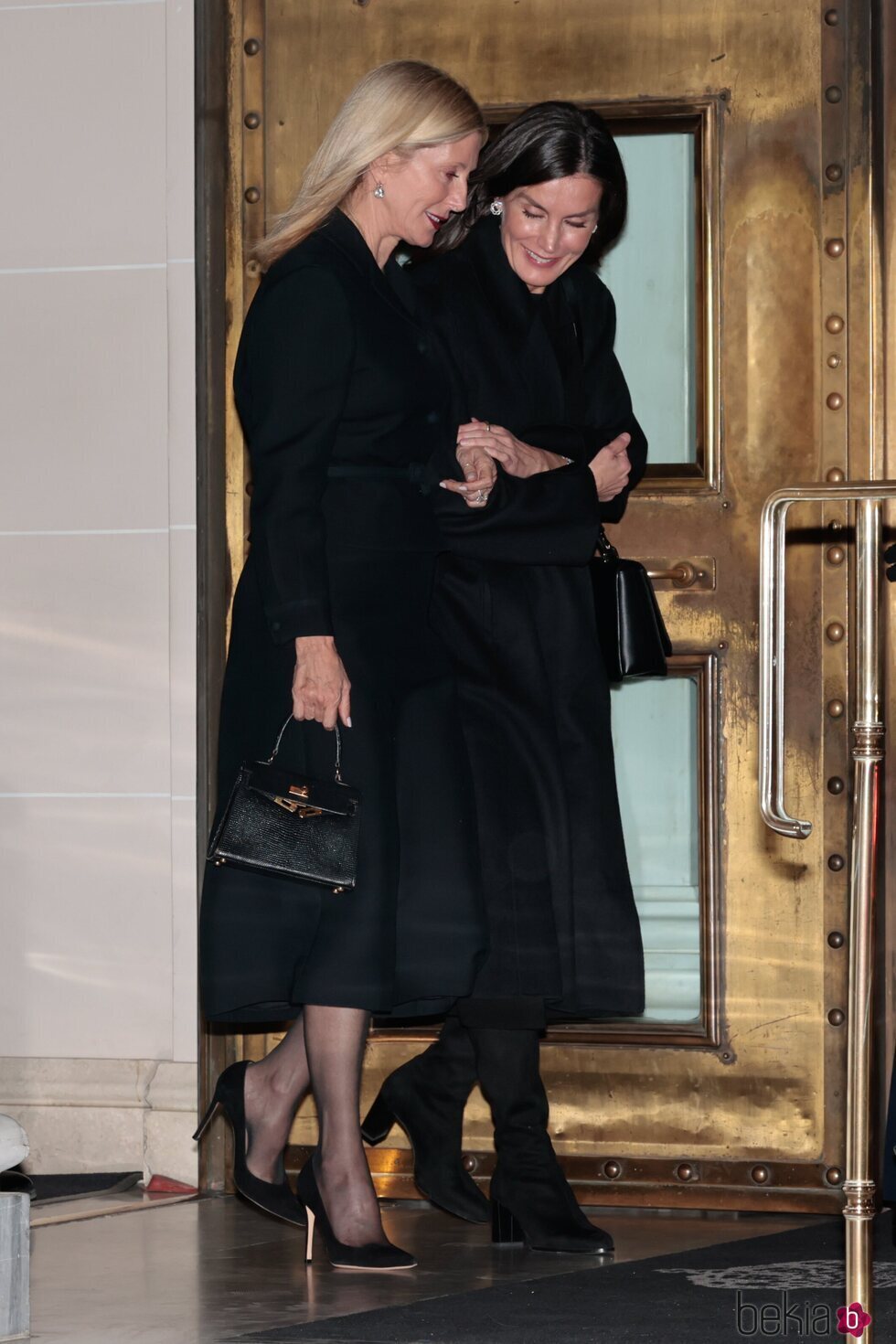 La Reina Letizia y Marie Chantal de Grecia tras la cena previa al funeral de Constantino de Grecia