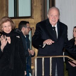Los Reyes Juan Carlos y Sofía tras la cena previa al funeral de Constantino de Grecia