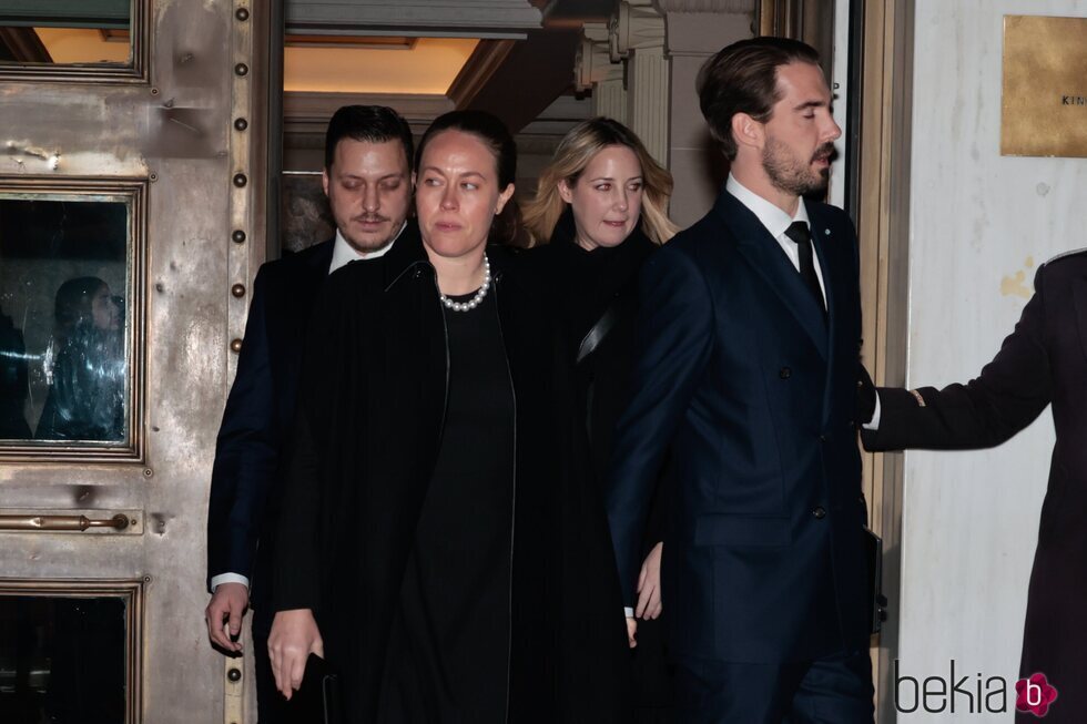 Theodora de Grecia y Matthew Kumar y Philippos de Grecia y Nina Flohr tras la cena previa al funeral de Constantino de Grecia