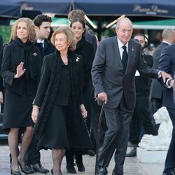 Los Reyes Juan Carlos y Sofía, la Infanta Elena, Froilán y Victoria Federica en el funeral de Constantino de Grecia