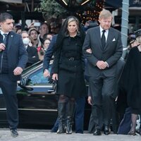 Guillermo Alejandro y Máxima de Holanda y Beatriz de Holanda en el funeral de Constantino de Grecia