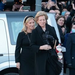 Ana María de Grecia y Marie Chantal de Grecia en el funeral de Constantino de Grecia