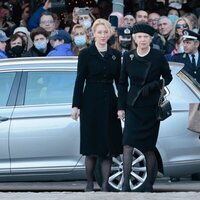 Benedicta de Dinamarca y Alexandra zu Sayn-Wittgenstein-Berleburg en el funeral de Constantino de Grecia