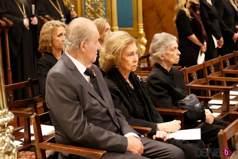 Los Reyes Juan Carlos y Sofía, Irene de Grecia y las Infantas Elena y Cristina en el funeral de Constantino de Grecia