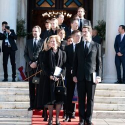 La Familia Real Griega a la salida del funeral de Constantino de Grecia