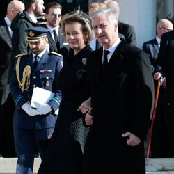 Felipe y Matilde de Bélgica a la salida del funeral de Constantino de Grecia