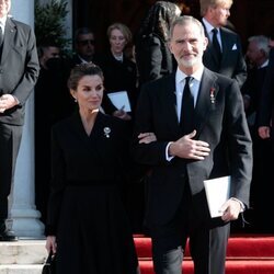 Los Reyes Felipe y Letizia a la salida del funeral de Constantino de Grecia