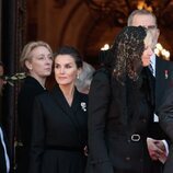 La Reina Letizia y Máxima de Holanda en el funeral de Constantino de Grecia