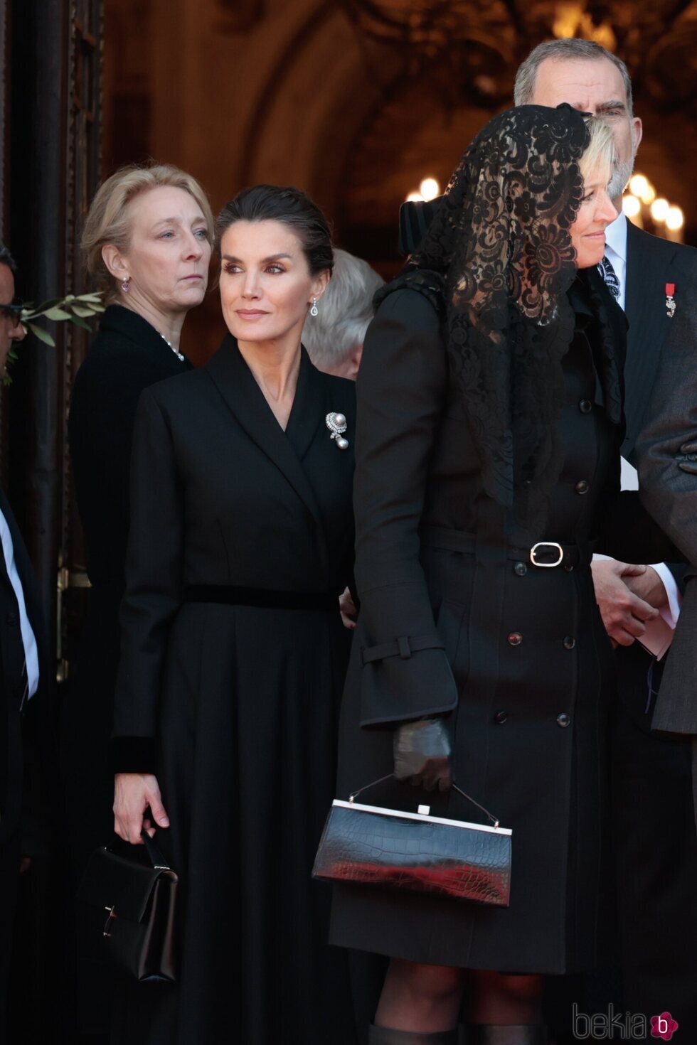 La Reina Letizia y Máxima de Holanda en el funeral de Constantino de Grecia