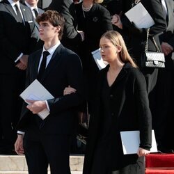 Pablo Urdangarin e Irene Urdangarin en el funeral de Constantino de Grecia
