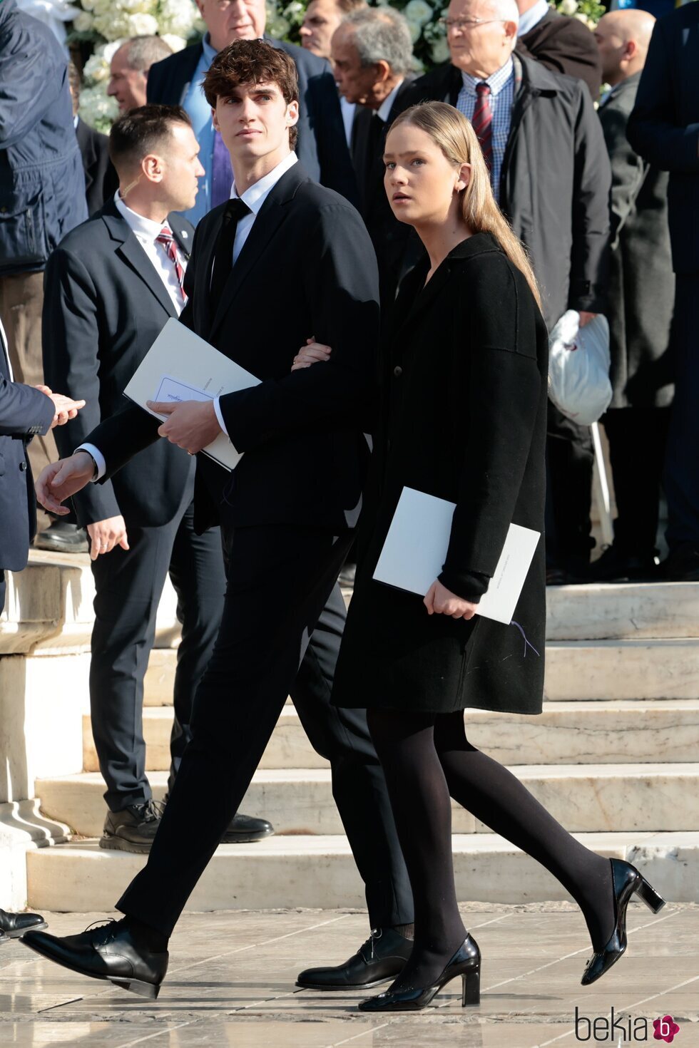Pablo Urdangarin e Irene Urdangarin a la salida del funeral de Constantino de Grecia