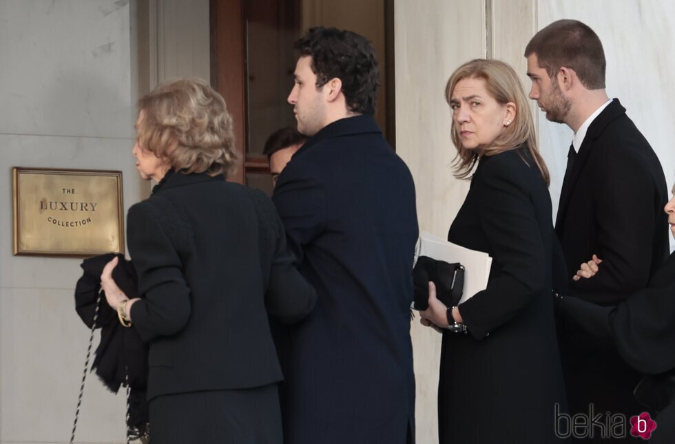La Reina Sofía, Froilán, la Infanta Cristina y Juan Urdangarin en el almuerzo tras el funeral de Constantino de Grecia