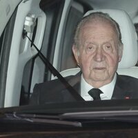 El Rey Juan Carlos se marcha de Atenas rumbo a Abu Dabi tras el funeral de Constantino de Grecia