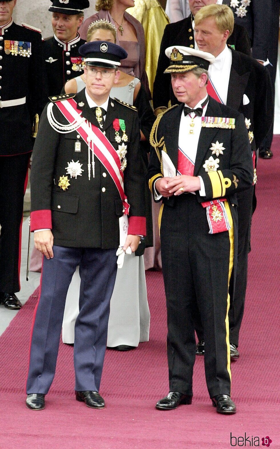 El Príncipe Alberto de Mónaco junto a Carlos III de Inglaterra en la boda de Haakon de Noruega y mette Marit