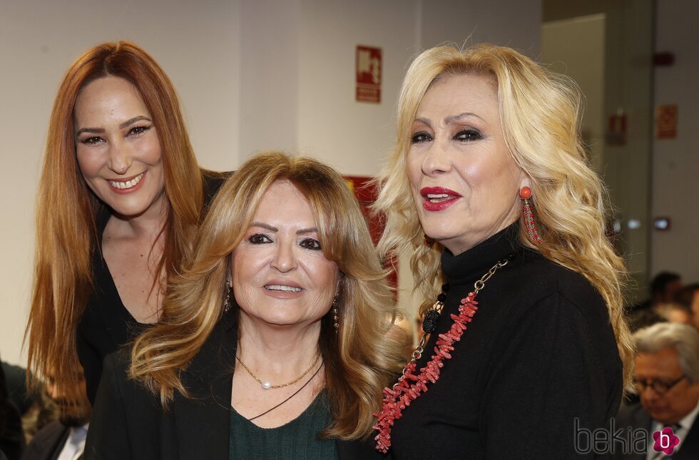 Rosario Mohedano, Mª Carmen y Rosa Benito en la inauguración del museo de Ortega Cano