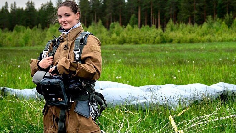 Ingrid Alexandra de Noruega tras haber saltado en paracaídas