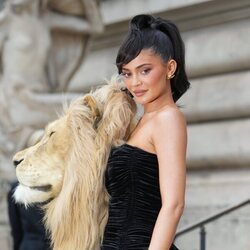 Kylie Jenner en el desfile de Schiaparelli 2023 en París