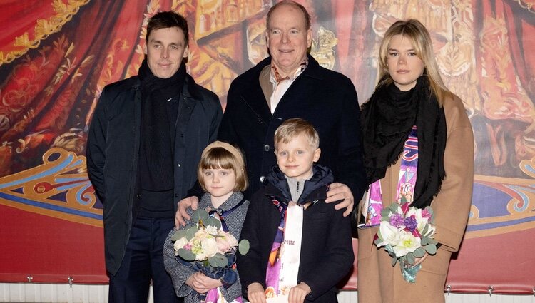 Alberto de Mónaco y sus hijos Jacques y Gabriella de Mónaco y sus sobrinos Louis Ducruet y Camille Gottlieb en el Festival de Circo de Monte-Carlo 2023