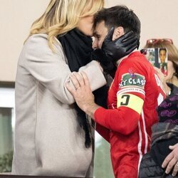 Camille Gottlieb besa a Louis Ducruet en el Fight Aids Cup match