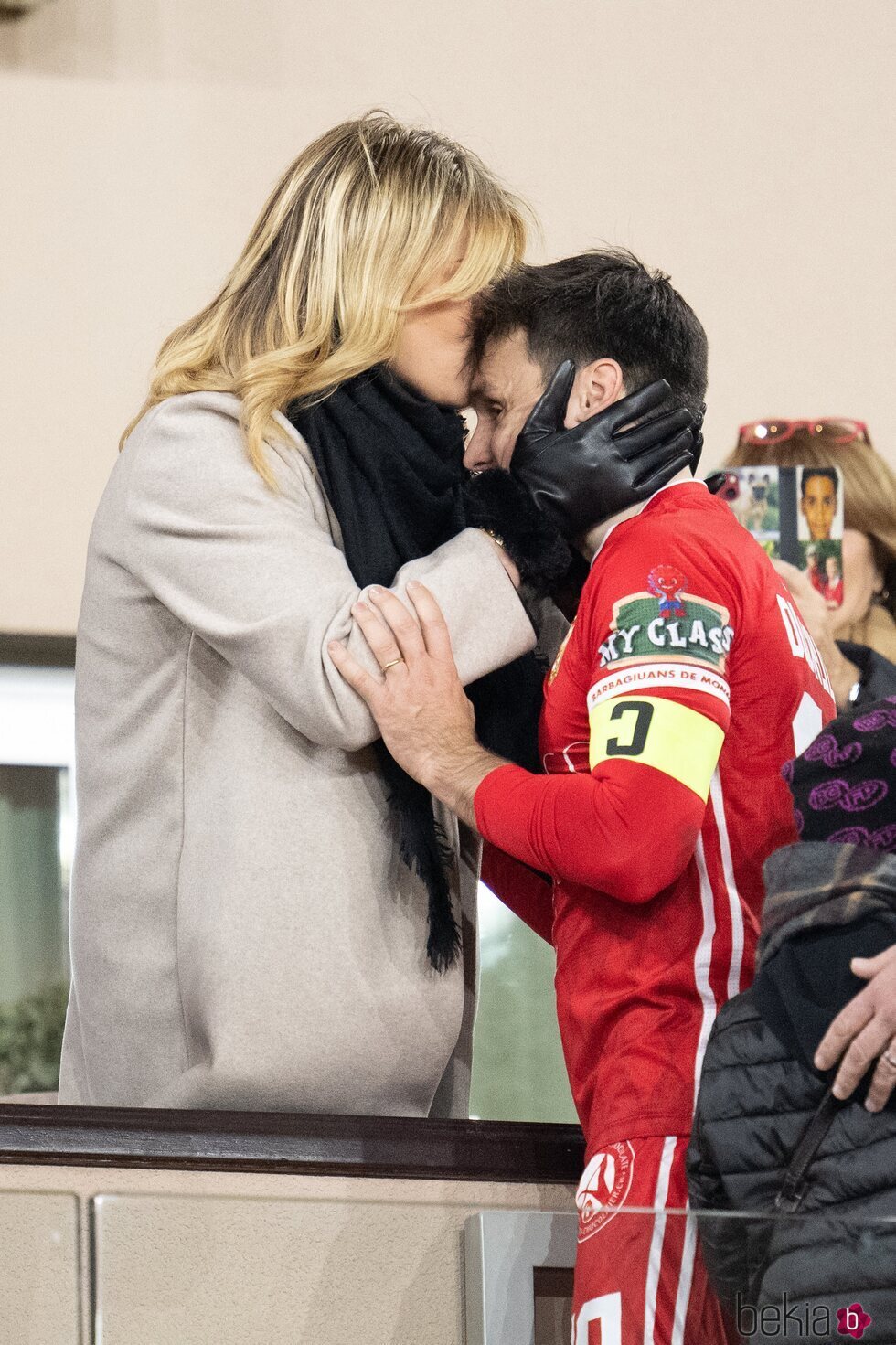 Camille Gottlieb besa a Louis Ducruet en el Fight Aids Cup match