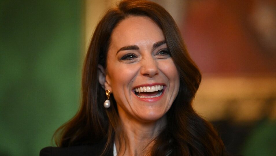 Kate Middleton, muy sonriente durante su reunión en el Castillo de Windsor con expertos en infancia