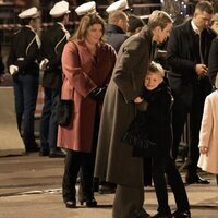 Jacques de Mónaco abraza a Charlene de Mónaco en presencia de Gabriella de Mónaco en Santa Devota 2023