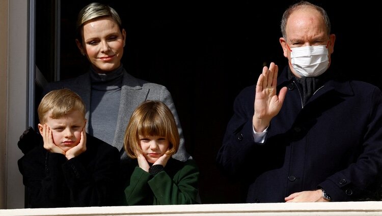 Alberto y Charlene de Mónaco y sus hijos Jacques y Gabriella de Mónaco en Santa Devota 2023