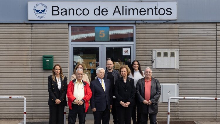 La Reina Sofía en su visita al Banco de Alimentos de Tenerife