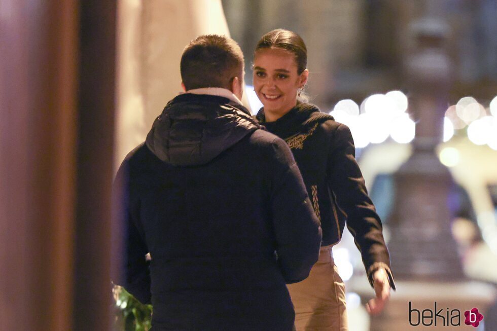 Victoria Federica sonríe a un amigo tras su salida de los Premios San Isidro celebrados en Madrid