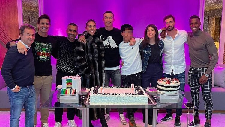 Cristiano Ronaldo, rodeado de amigos y familia en su fiesta por su 38 cumpleaños