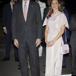 Los Reyes Felipe y Letizia a su llegada al aeropuerto de Luanda para su Visita de Estado a Angola