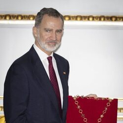 El Rey Felipe VI con la condecoración del collar de la Orden de Agostinho Neto en Angola